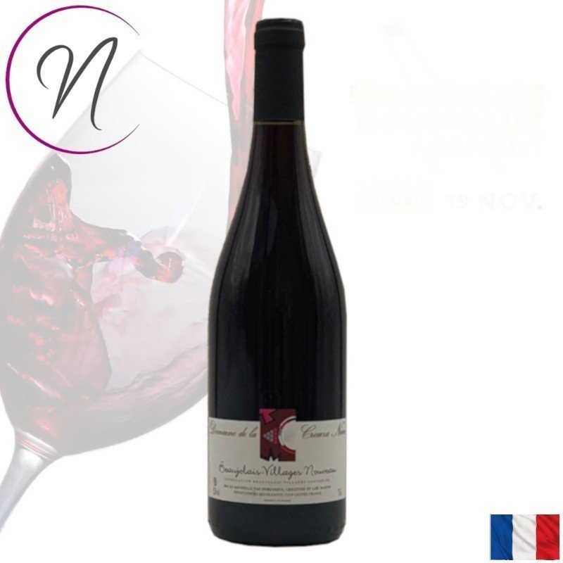 Bouteille de vin rouge au centre avec étiquette beige, décor de verre de vin à gauche et petit drapeau français en bas à droite.